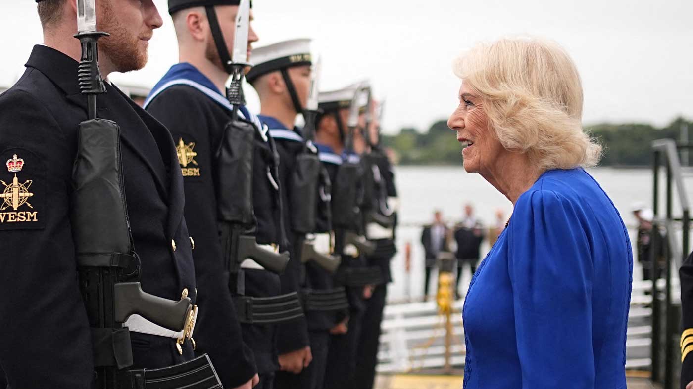 Königin Camilla bricht mit einer Tradition aus dem 16. Jahrhundert und wird die erste Vizeadmiralin des Vereinigten Königreichs