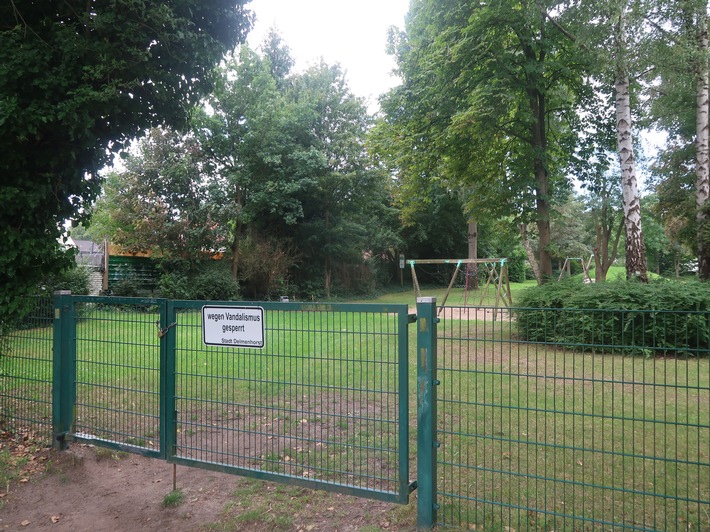 POL-DEL: Stadt Delmenhorst: Hoher Sachschaden durch Sachbeschädigungen auf Kinderspielplatz +++ Zeugenaufruf