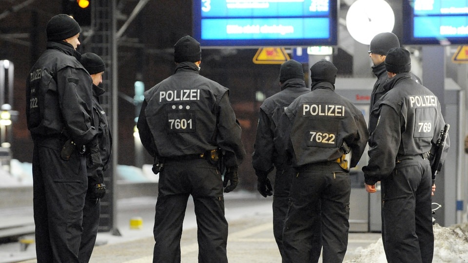 Sitze rausgerissen, Toiletten verstopft: HFC-Fans randalieren in der Bahn