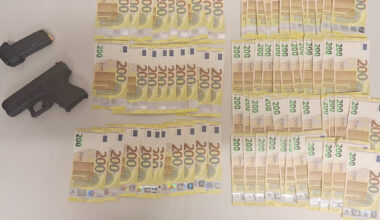 Kölner Polizei findet bei Motorradfahrer 15.000 Euro und eine Schusswaffe