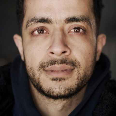 Portrait von Hamza Howidy, der vor der Hamas aus Gaza geflohen ist