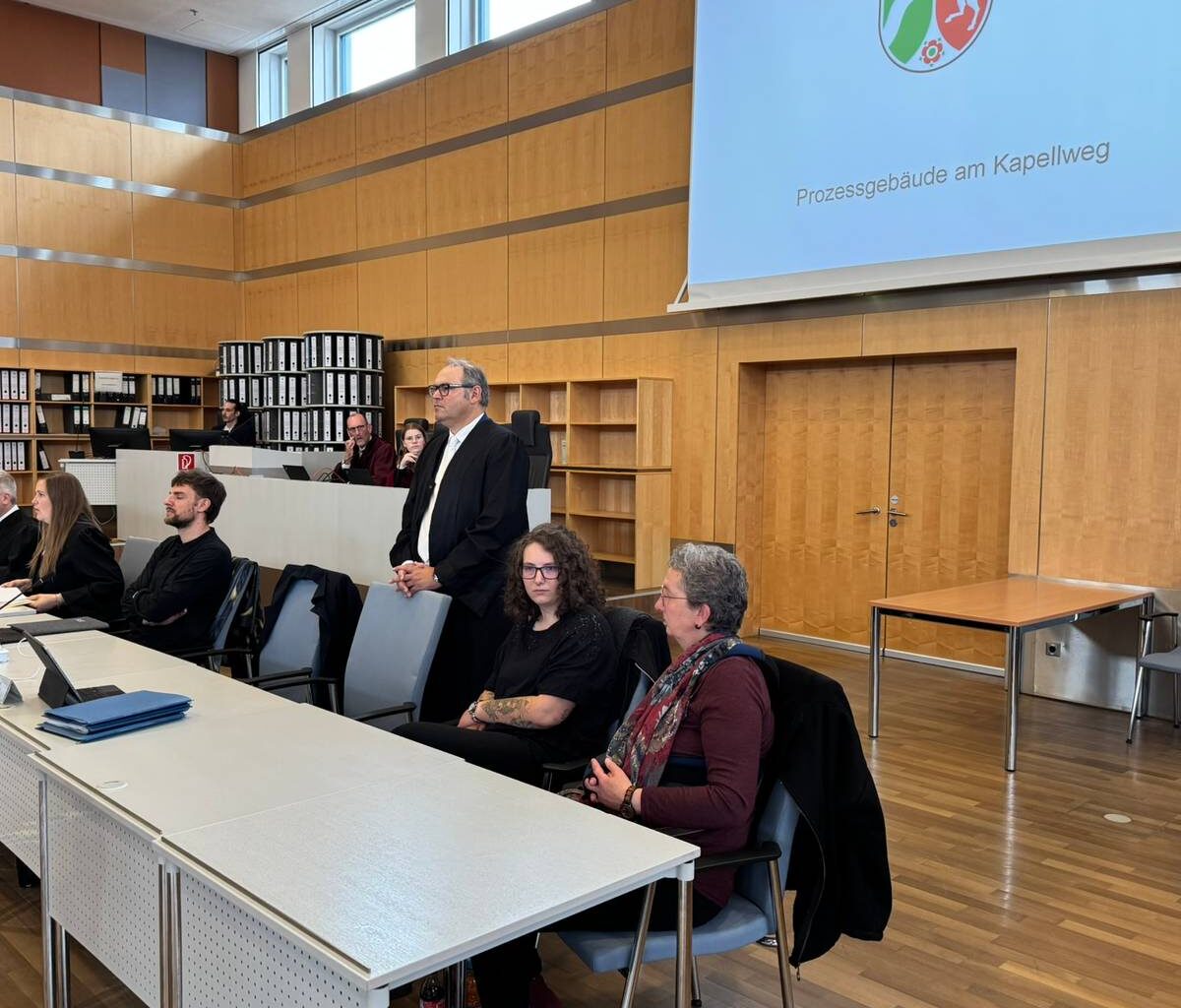 Terrorprozess: Nebenklage sieht IS-Zugehörigkeit des Attentäters vom Solinger Fronhof bestätigt