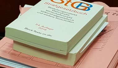 Köln: Prozess wegen Beihilfe zur Steuerhinterziehung startet