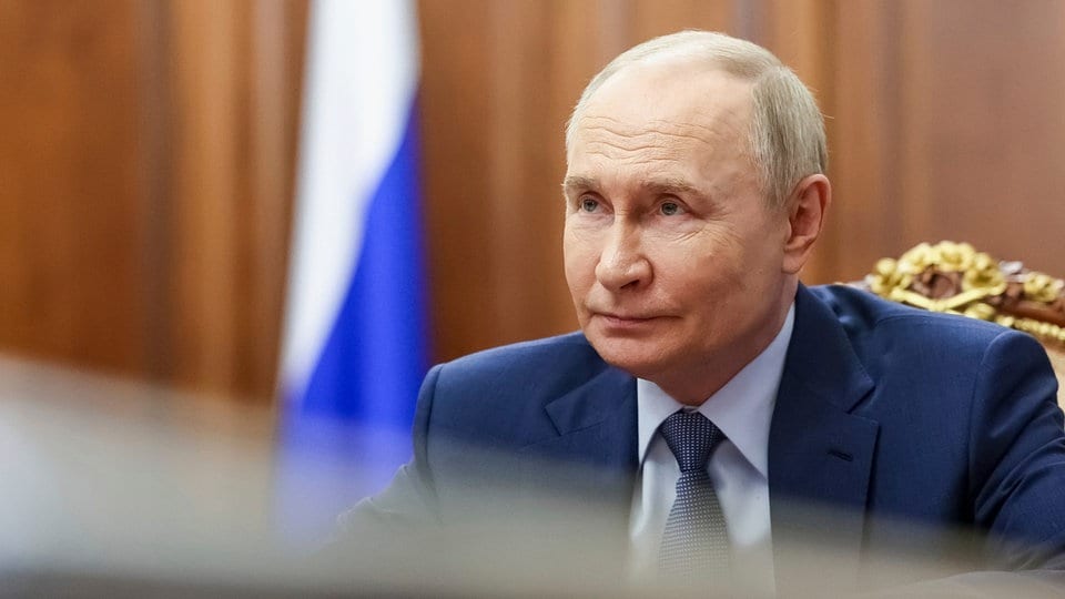 Ukraine-News: Putin begrüßt Waffenlieferstopp aus den USA