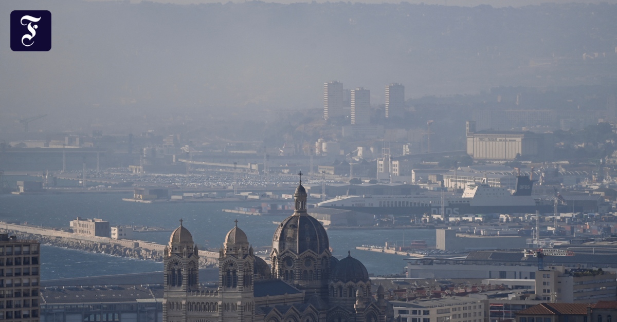 Waldbrand bei Marseille noch nicht gelöscht