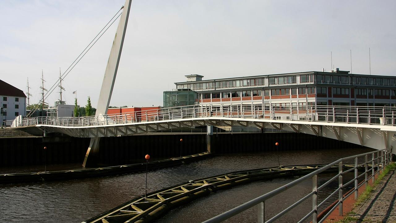 Bremen: Was passiert mit der Fußgängerbrücke über den Vegesacker Museumshafen?
