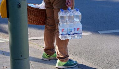 Brandenburg Berlin: Verbraucherschutz: Rückruf für Mineralwasser wegen Keimbelastung