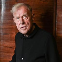 Archivbild: Der Theaterregisseur und Intendant Claus Peymann bei einem exklusiven Fototermin im Renaissance Theater. (Quelle: dpa/Kalaene)