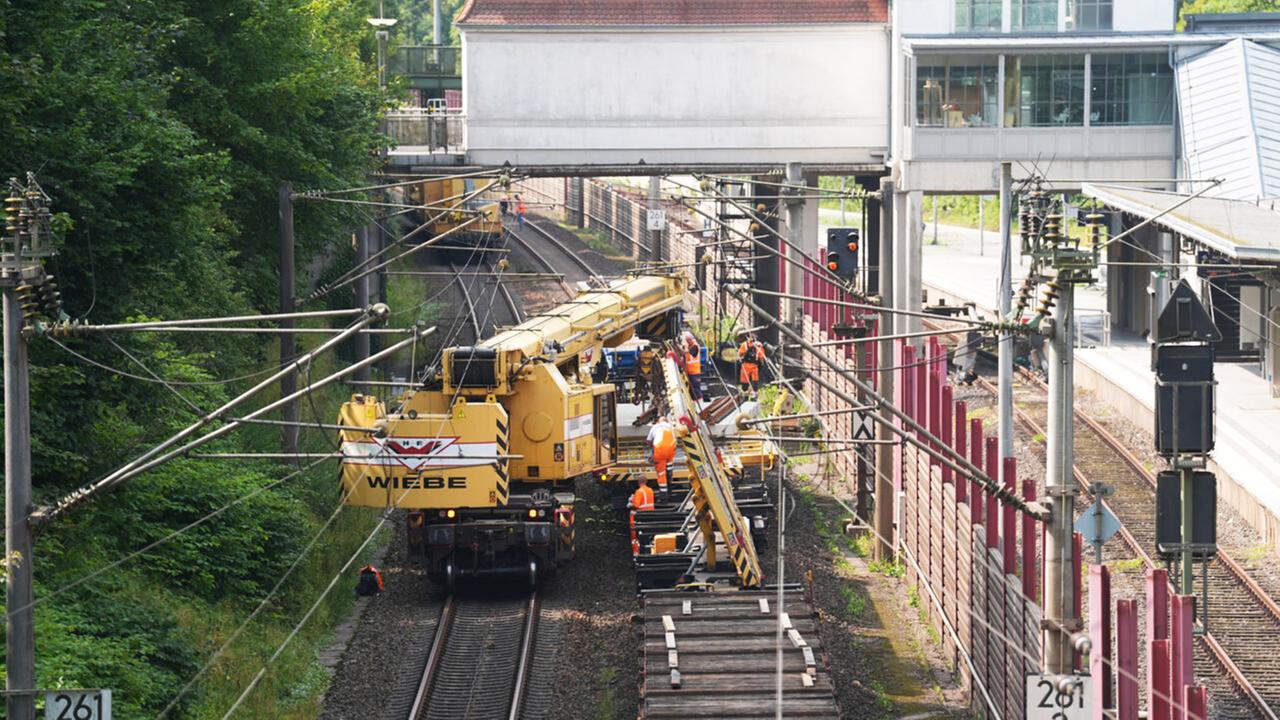 Brandenburg Berlin: Zugstrecke zwischen Berlin und Hamburg ab Freitag für neun Monate voll gesperrt
