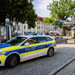 Archivbild: Ein Polizeiauto parkt am Rande des Marktplatzes von Bad Freienwalde. (Quelle: dpa/Soeder)