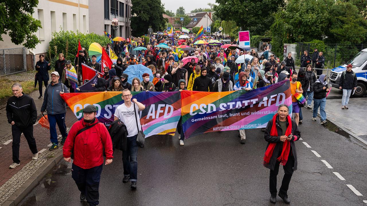 Brandenburg: CSD in Bernau verläuft trotz rechtsextremer Gegendemo friedlich