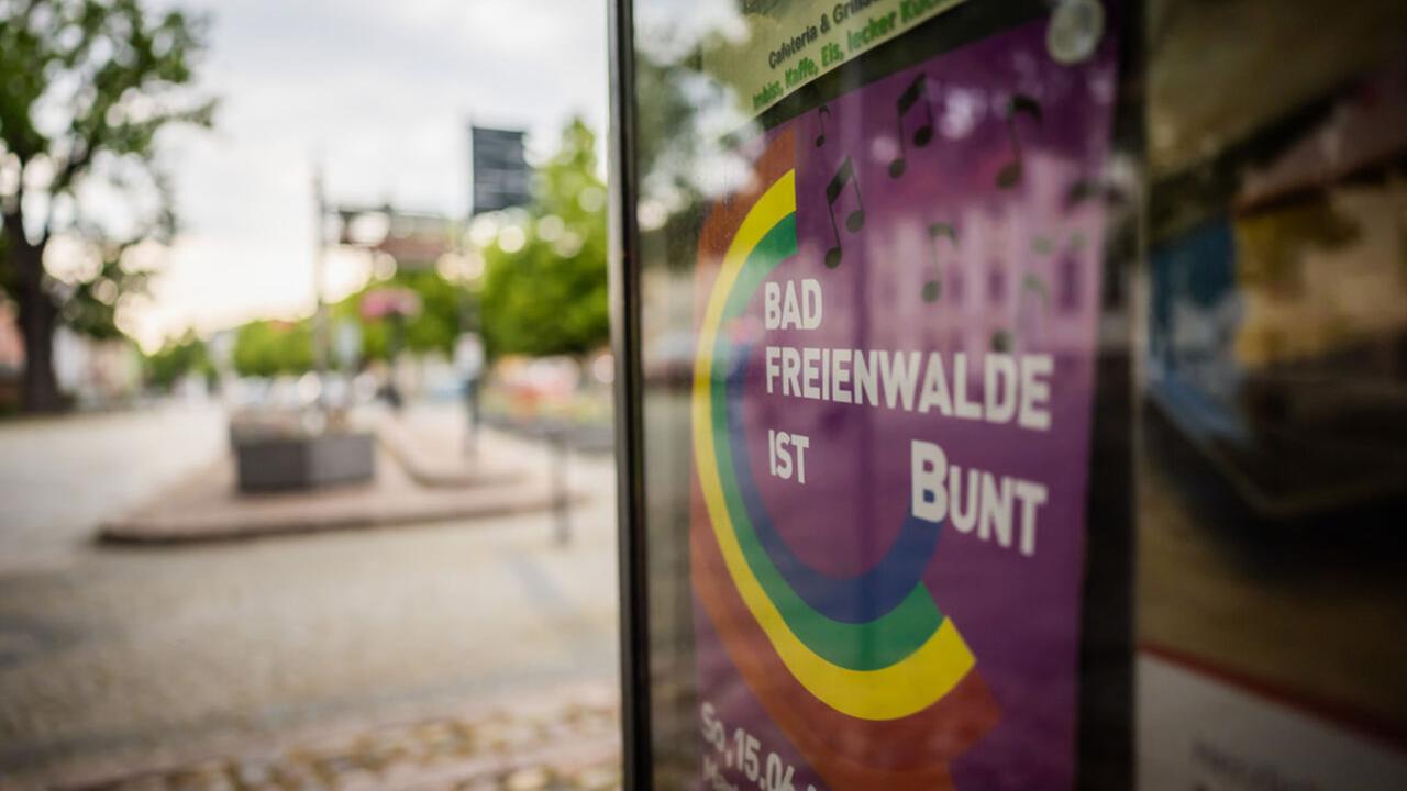 Brandenburg: Kreistag positioniert sich gegen Angriff auf Vielfaltsfest