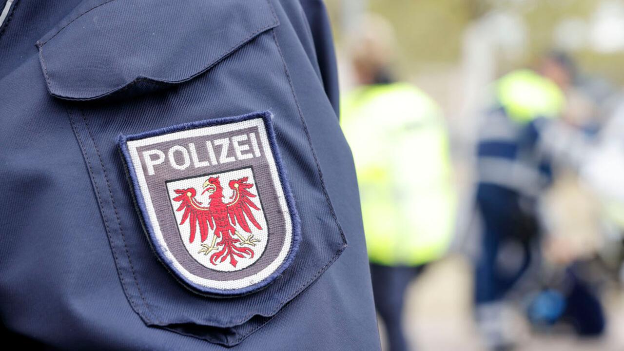 Brandenburg: Prignitz: 56-Jähriger stirbt bei Autounfall auf der B5