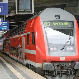Archivbild: Bahnhof Südkreuz, Regionalexpres RE3, Bahnsteig. (Quelle: dpa/Schoening)