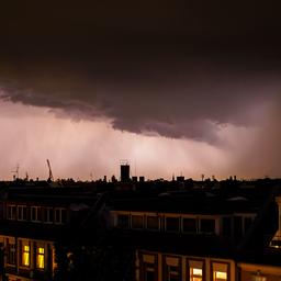 Symbolbild: Wetterleuchten, Gewitter über Berlin am 07.08.2024. (Quelle: Photothek Media Lab/Thomas Imo)