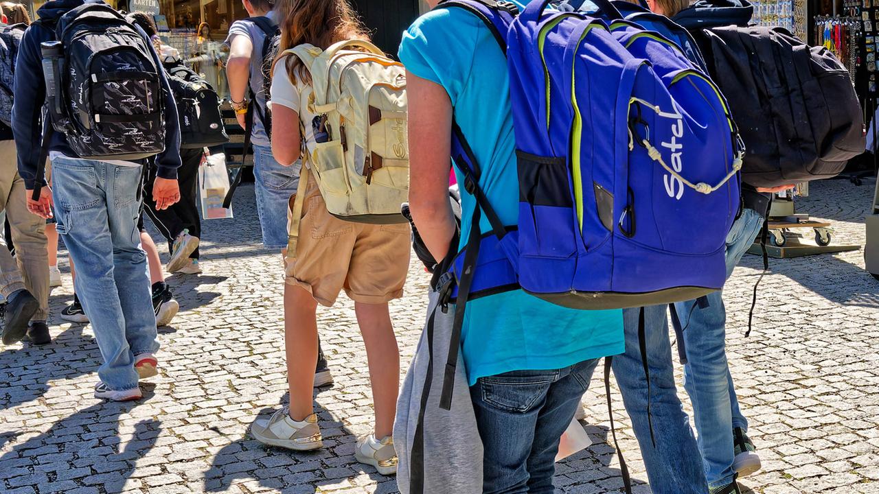 Brandenburg Berlin: Berliner Schüler bei Klassenfahrt von Brandenburger Schülern rassistisch beleidigt
