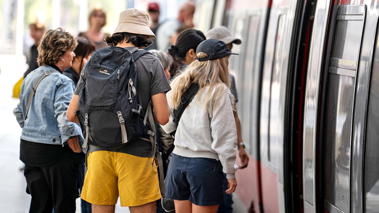 Brandenburg Berlin: Mehr Züge beim RE3: Verstärkung auf Ostsee-Strecke in den Ferien
