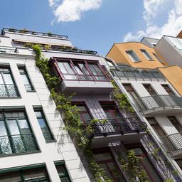 Symbolbild: Eine Reihe Townhouses steht am 09.08.2016 in Berlin im Stadtteil Mitte. (Quelle: Picture Alliance/Florian Schuh)