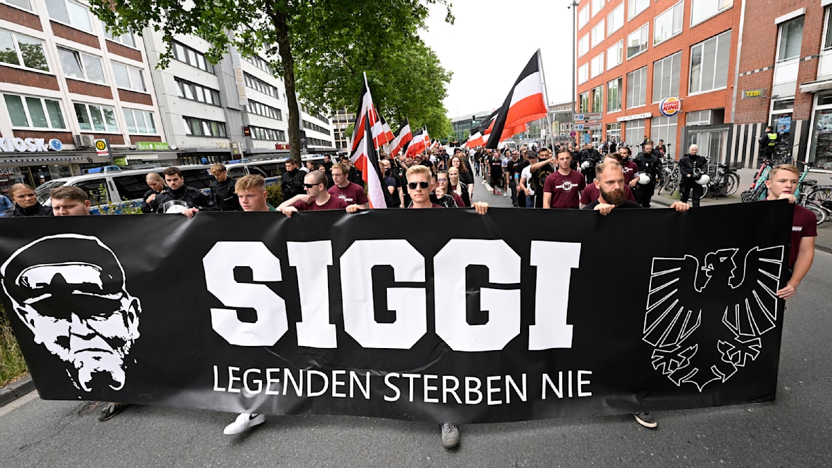 Kundgebung für „SS-Siggi“: „Paramilitärischer“ Eindruck – Polizei stoppt rechte Demo in Münster