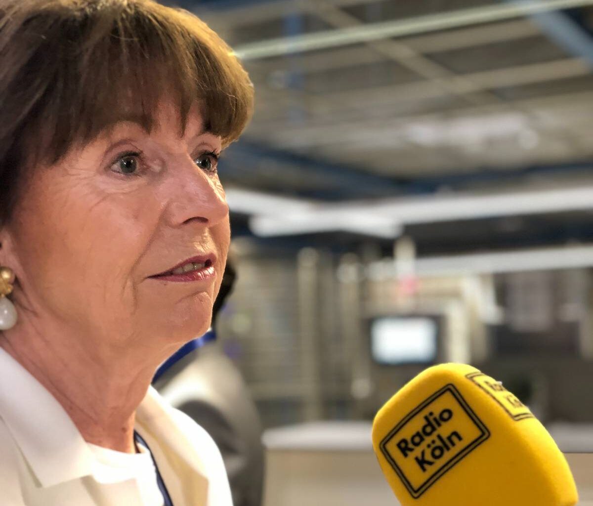 Reker übergibt Klimaschutzpreis in der Flora