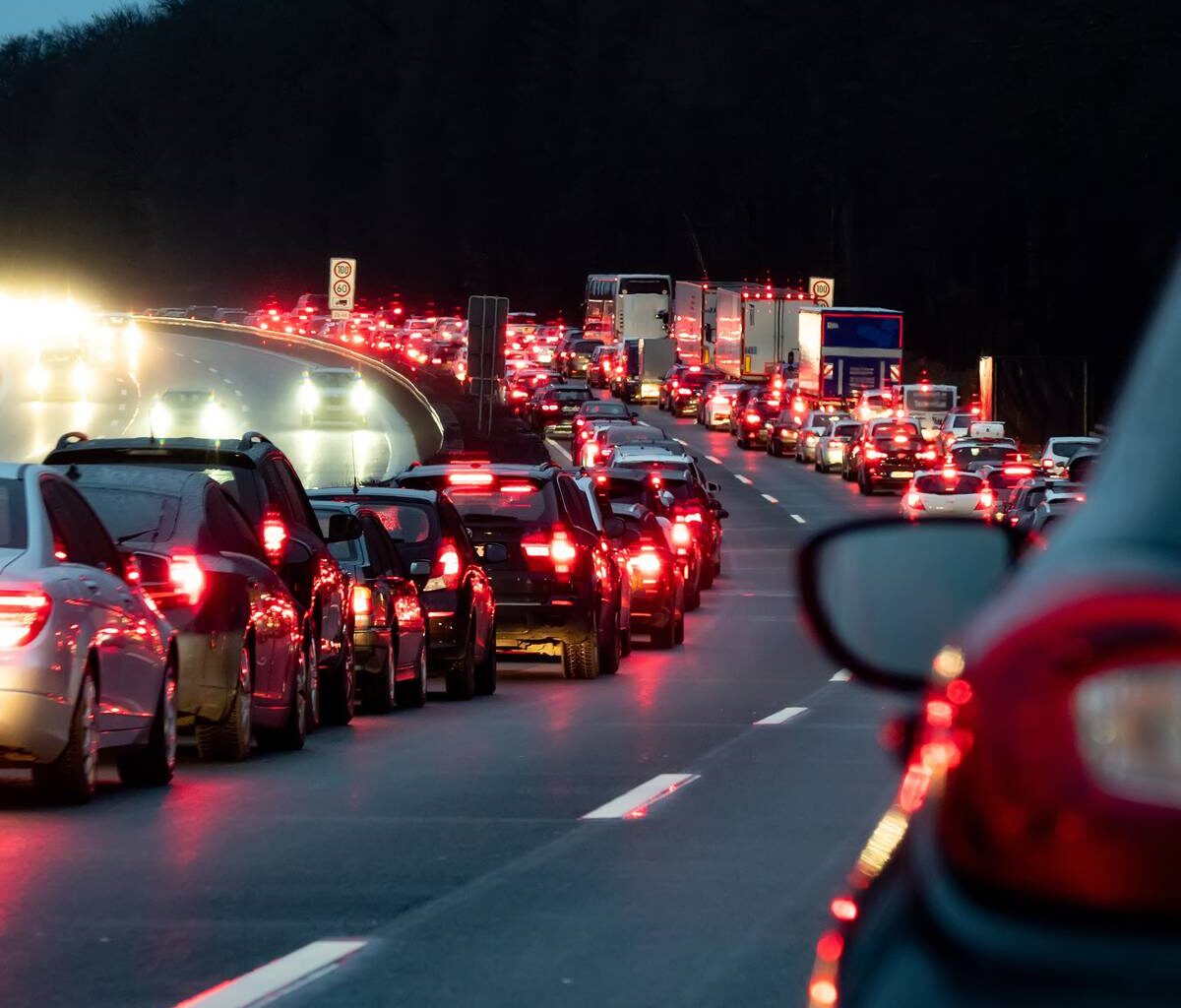 Staus zum Ferienstart - Rettungsgasse nicht vergessen