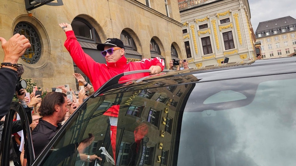 "Let me entertain you" – Robbie Williams begeistert in Leipzig