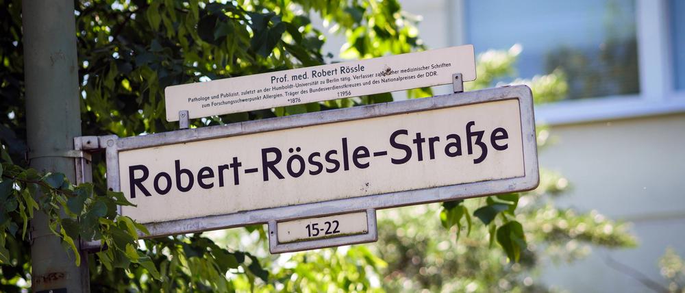 Die Robert-Rössle-Straße in Berlin-Pankow.