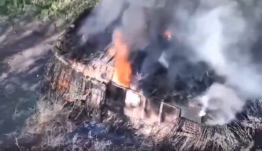 Russland prahlt mit Fähigkeiten: Ukraine zerstört "Monsterpanzer" mit Dutzenden Drohnen