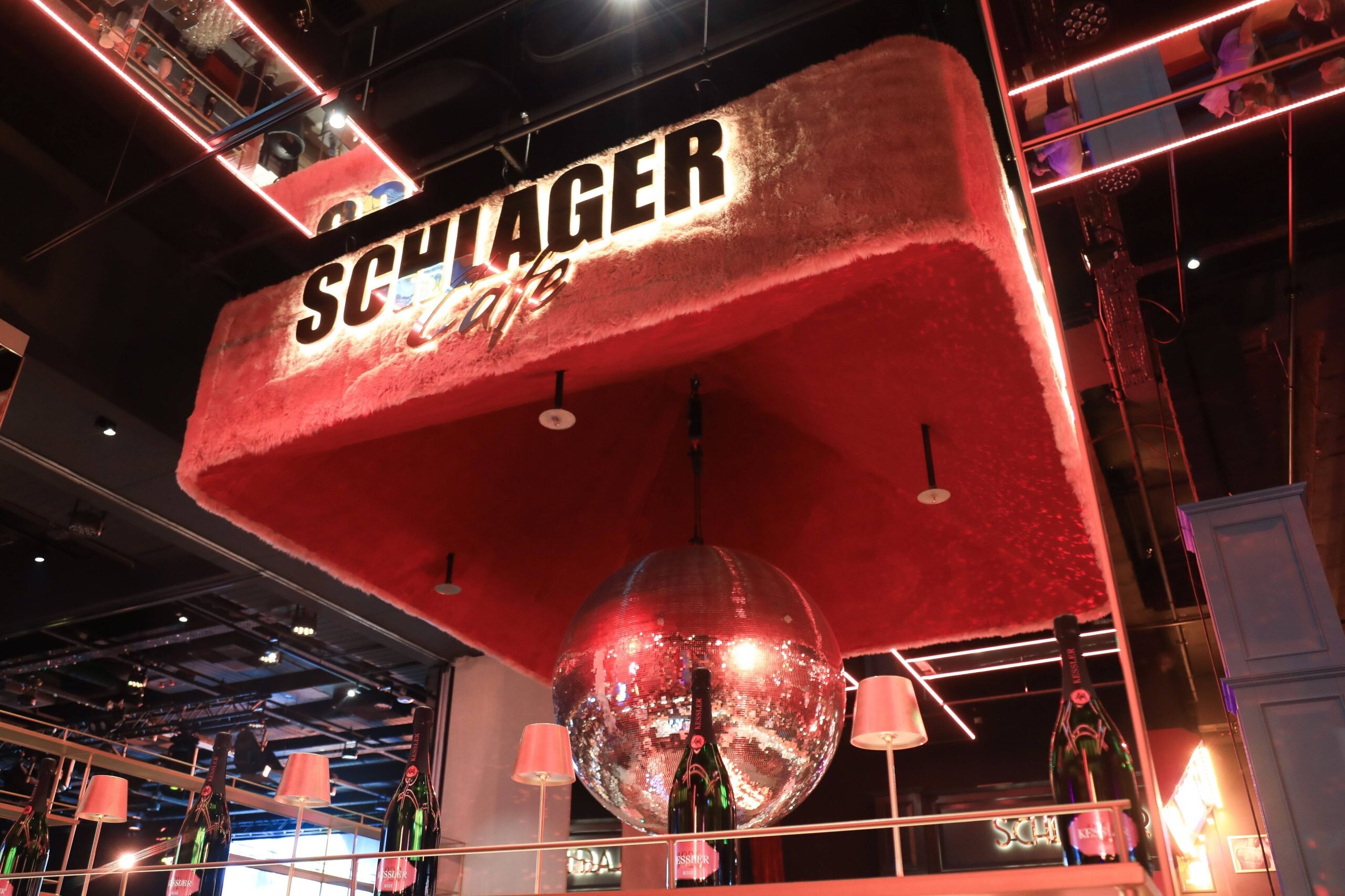 Eröffnung des Schlager Cafes in Düsseldorf