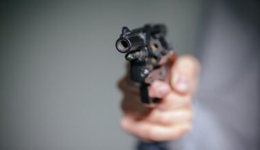 Betrunkener verschießt Reizgas und verletzt Kind