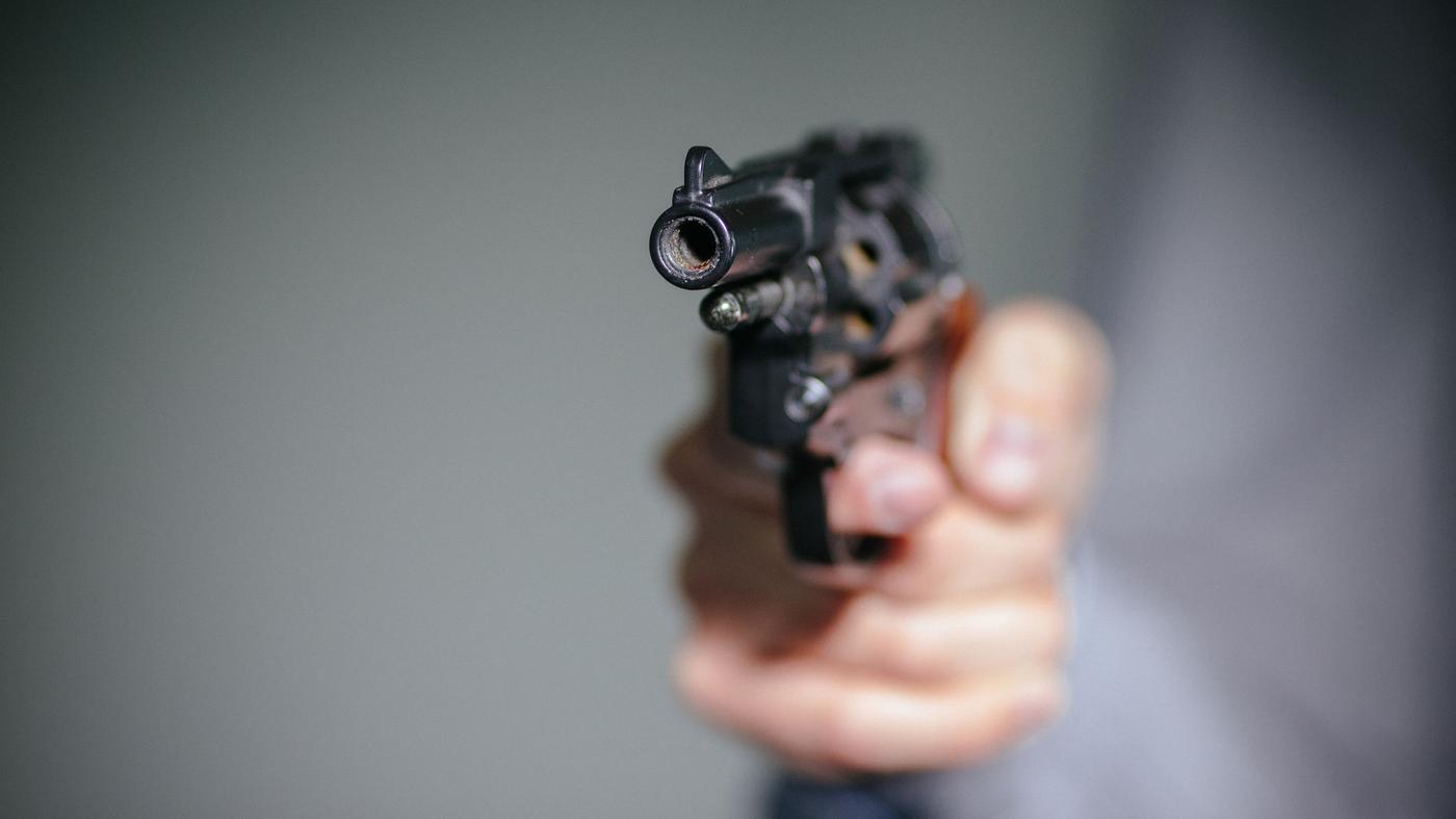 Betrunkener verschießt Reizgas und verletzt Kind