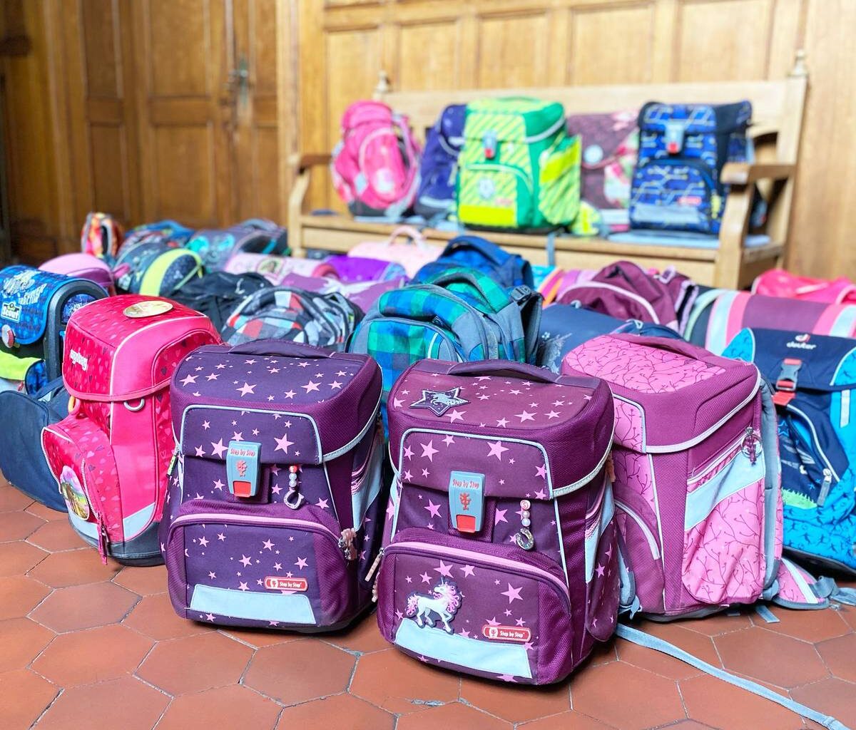 Menschen in Hattingen spenden rund 50 Ranzen