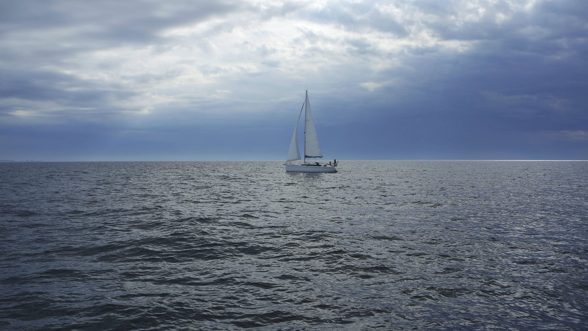 Segelyacht auf See (Symbolbild): Der Skipper konnte gerettet werden.