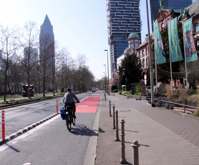 Die Senckenberganlage in Frankfurt a.M. nach der Umgestaltung. Die Senckenberganlage in Frankfurt a.M. nach der Umgestaltung.
