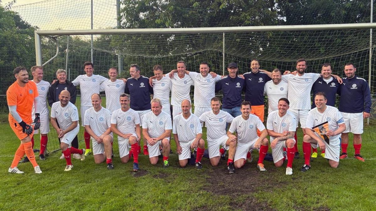 Holstein Kiel und seine Oldies zaubern bei der SG Padenstedt