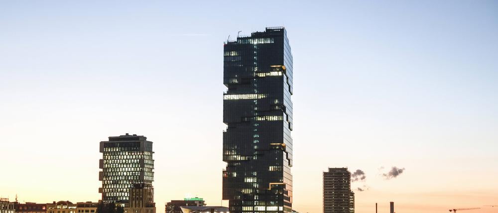 Der Edge East Side Tower, auch Amazon-Tower genannt, an der Warschauer Brücke ist 140 Meter hoch.