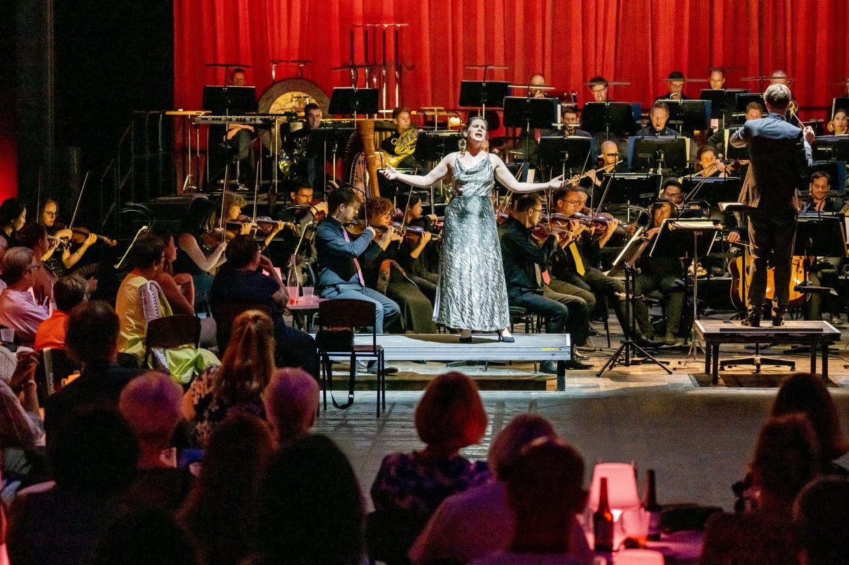 Sopranistin Elizabeth Reiter sorgt mit „Youkali“ für Gänsehaut-Momente.