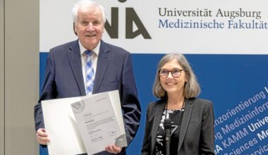 Horst Seehofer bekommt Ehrendoktorwürde der Uni Augsburg