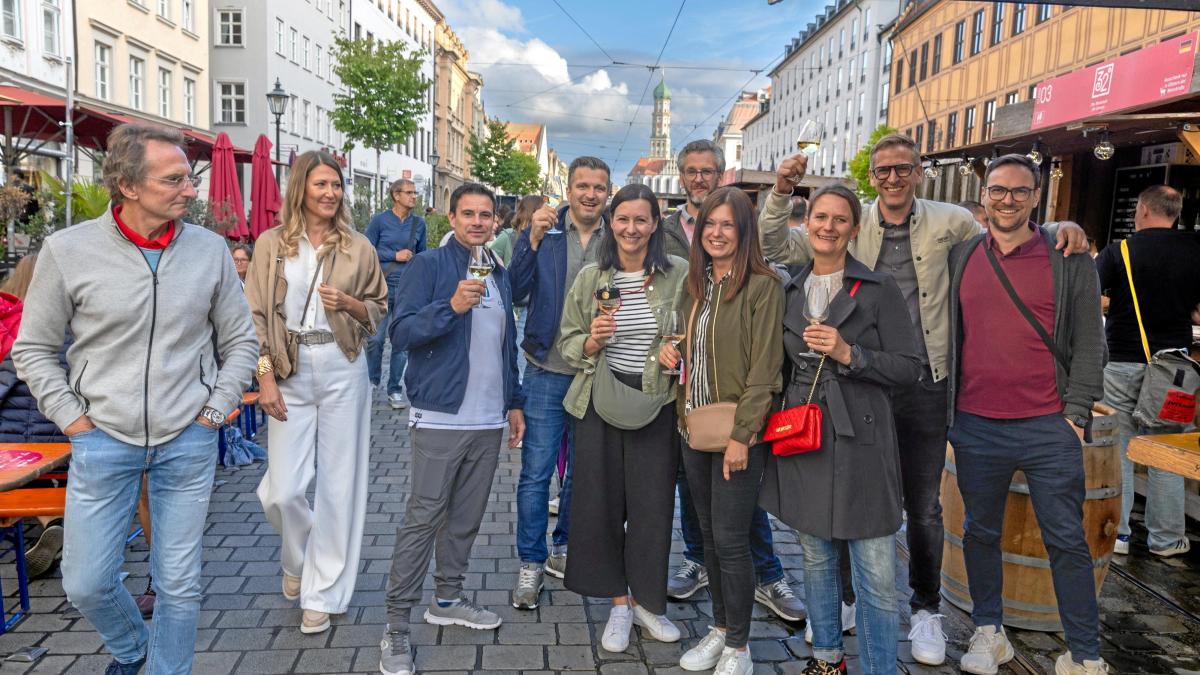 In der Maximilianstraße geht es bis zum Sonntag zum Weingenuss