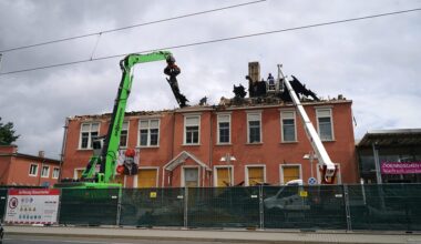 Abriss der ausgebrannten alten Staatsoperette in Dresden begonnen