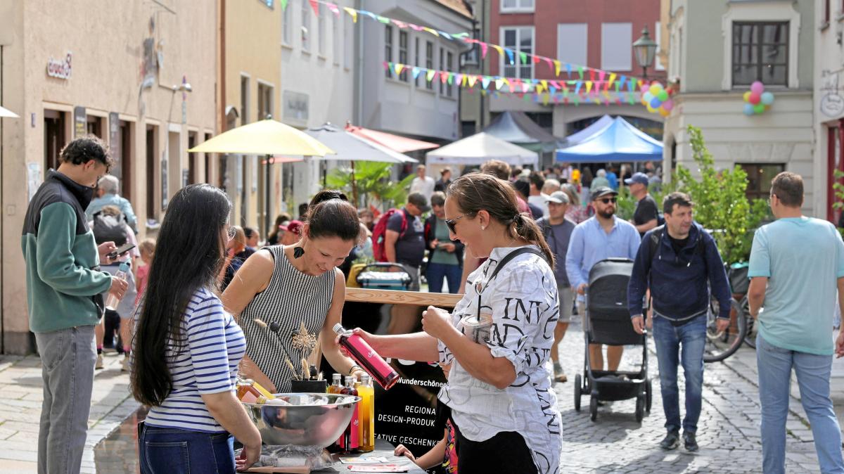 Zum Start des Augsburger Altstadtfests schaut die Sonne vorbei