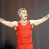 Superstar Robbie Williams zündet im ausverkauften Olympiastadion vor 70.000 Zuschauern  mit einem neuen Song gleich am Anfang eine Rakete. Und lässt dann nicht nach. Eine Konzertnacht wie eine Liebeserklärung ans Entertainment.