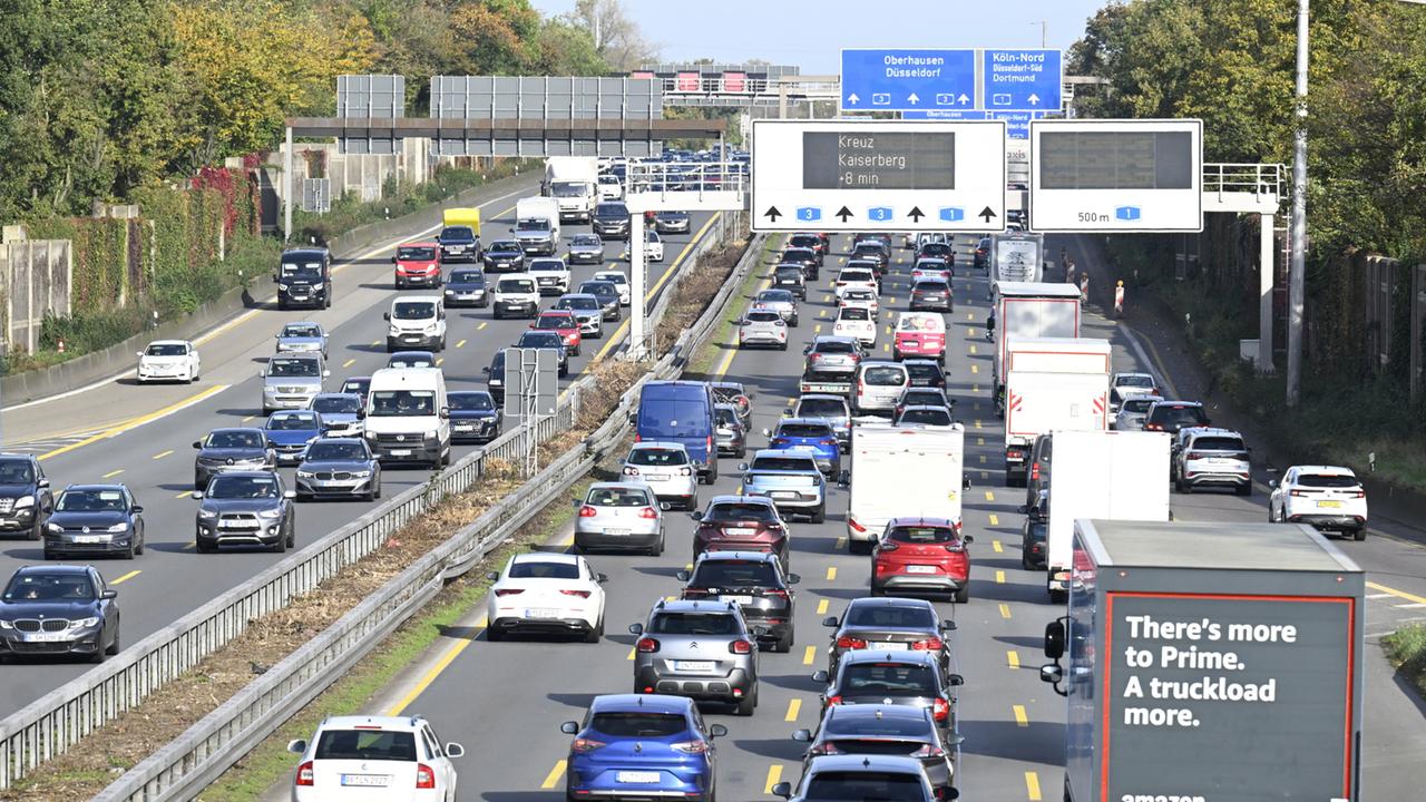 Wochenendverkehr: Staus zum Ferienstart erwartet