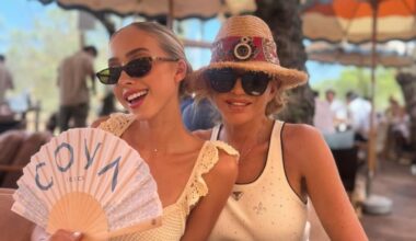 Im Urlaubslook sieht Carmen Geiss wie Shanias Schwester aus