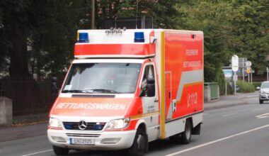 Unfall zwischen einem Rettungswagen und einem Auto in Bonn