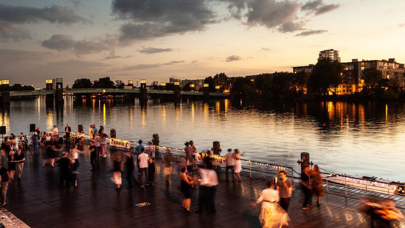 Kennen Sie dieses Berliner Tanz-Spektakel an der Havel?