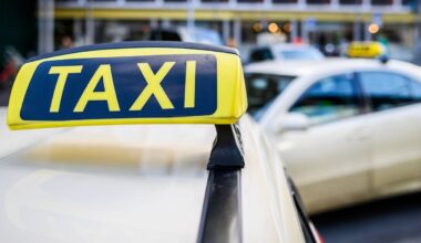 Taxifahrer in Essen demonstrieren mit Kolonne