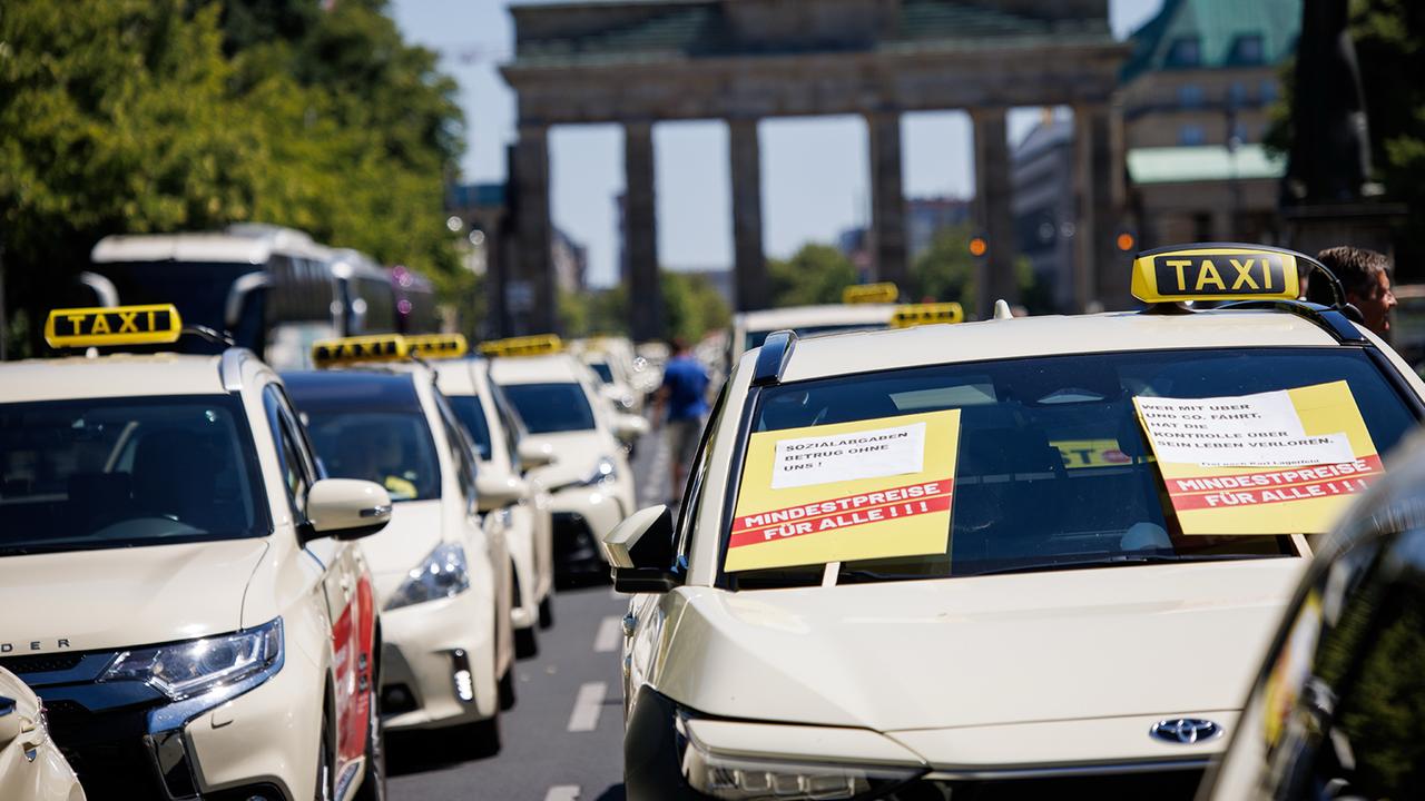 Deutsche Taxifahrer im Streik: Protest gegen Uber und Co.