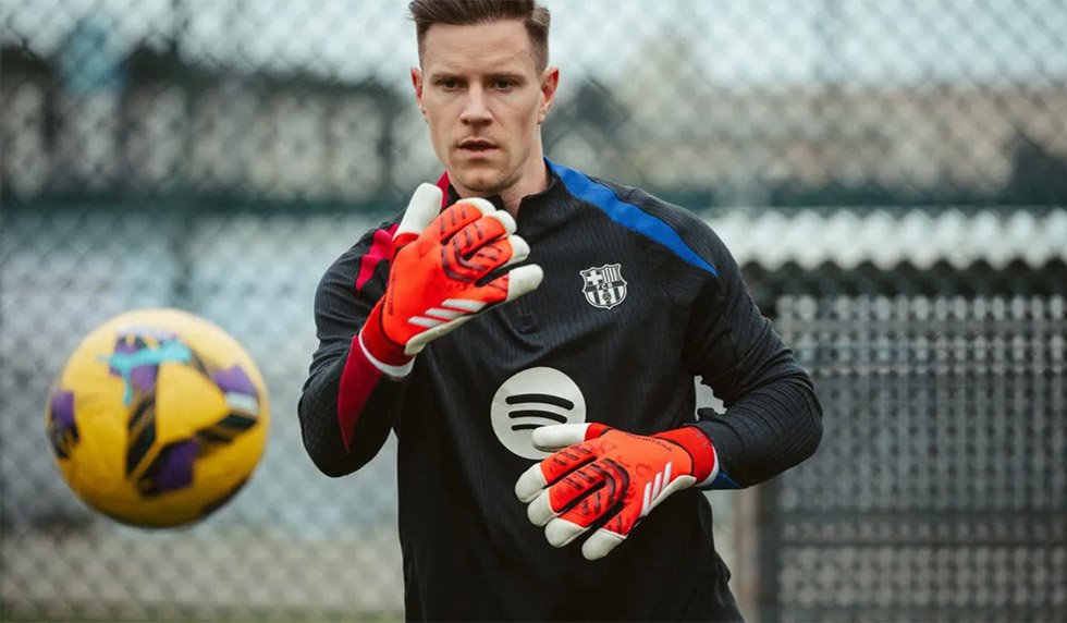Ter Stegen reist für eine Operation nach Frankreich und sagt, die Beziehungen zu Barcelona seien gut