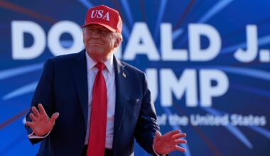 US-Präsident Donald Trump feiert vor Anhängern in Des Moines, Iowa.